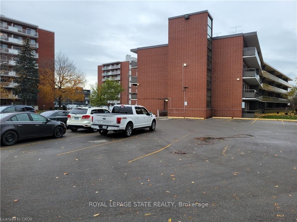210-11 Woodman Drive S, Hamilton, ON - Outdoor
