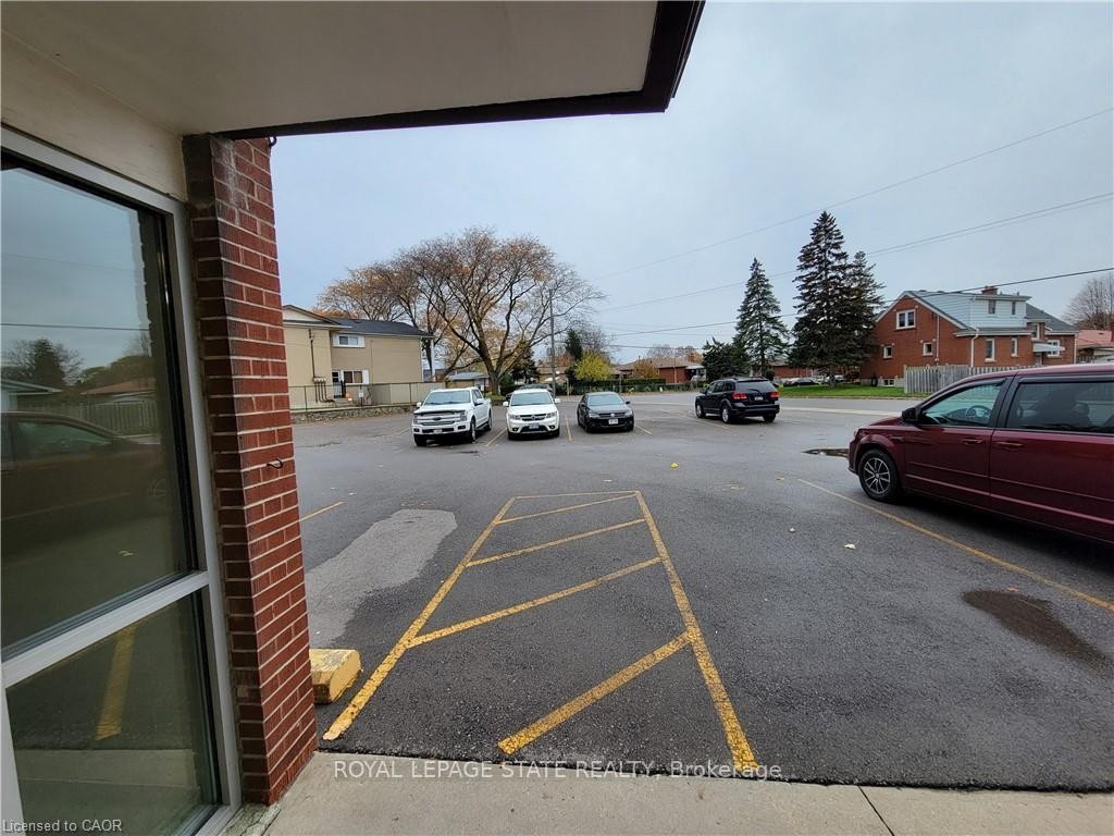 210-11 Woodman Drive S, Hamilton, ON - Outdoor