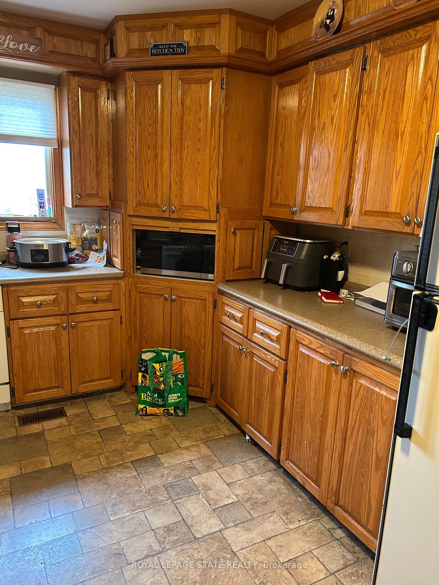 7760 3 Highway W, Haldimand, ON - Indoor Photo Showing Kitchen