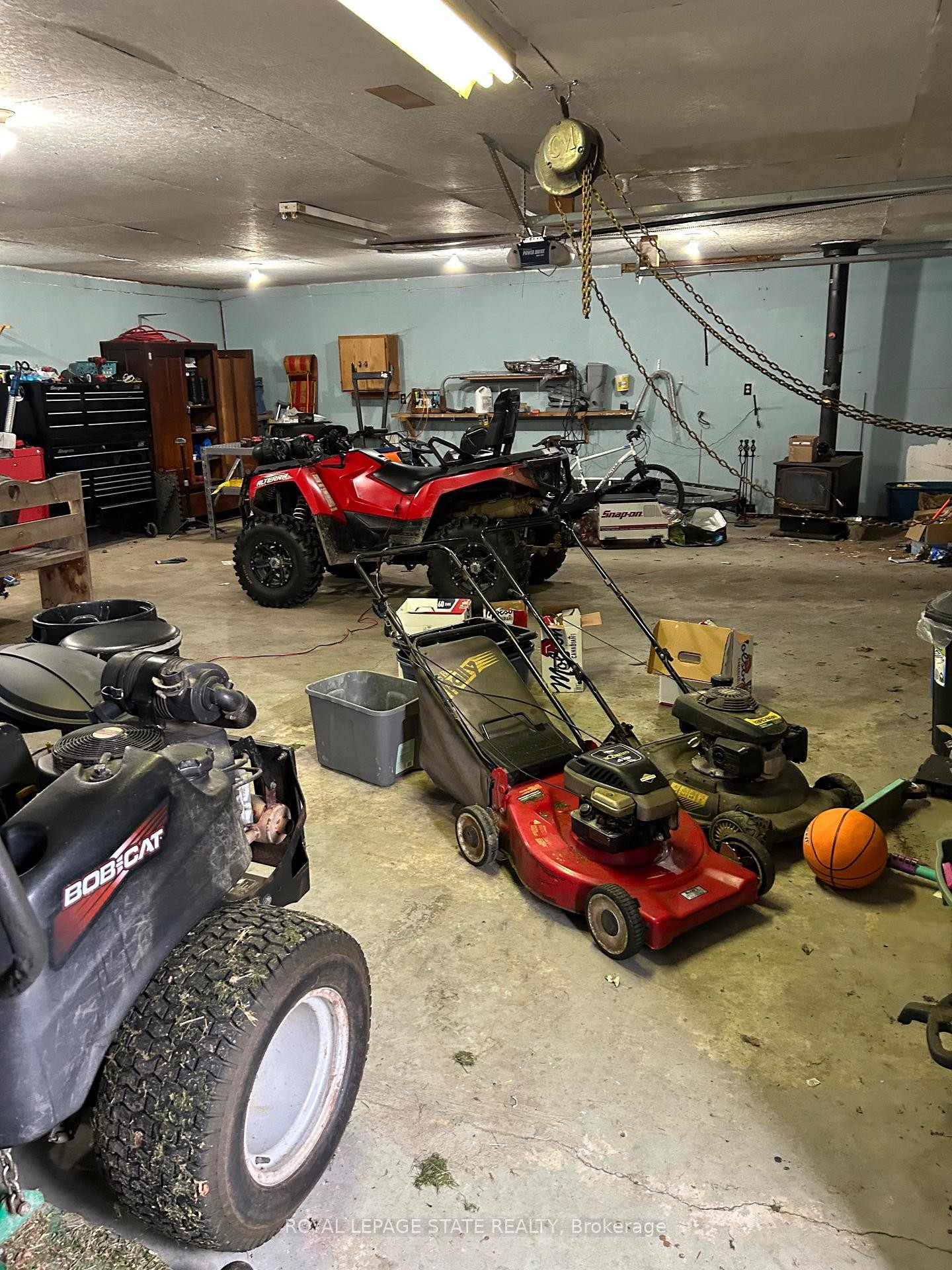 7760 3 Highway W, Haldimand, ON - Indoor Photo Showing Garage