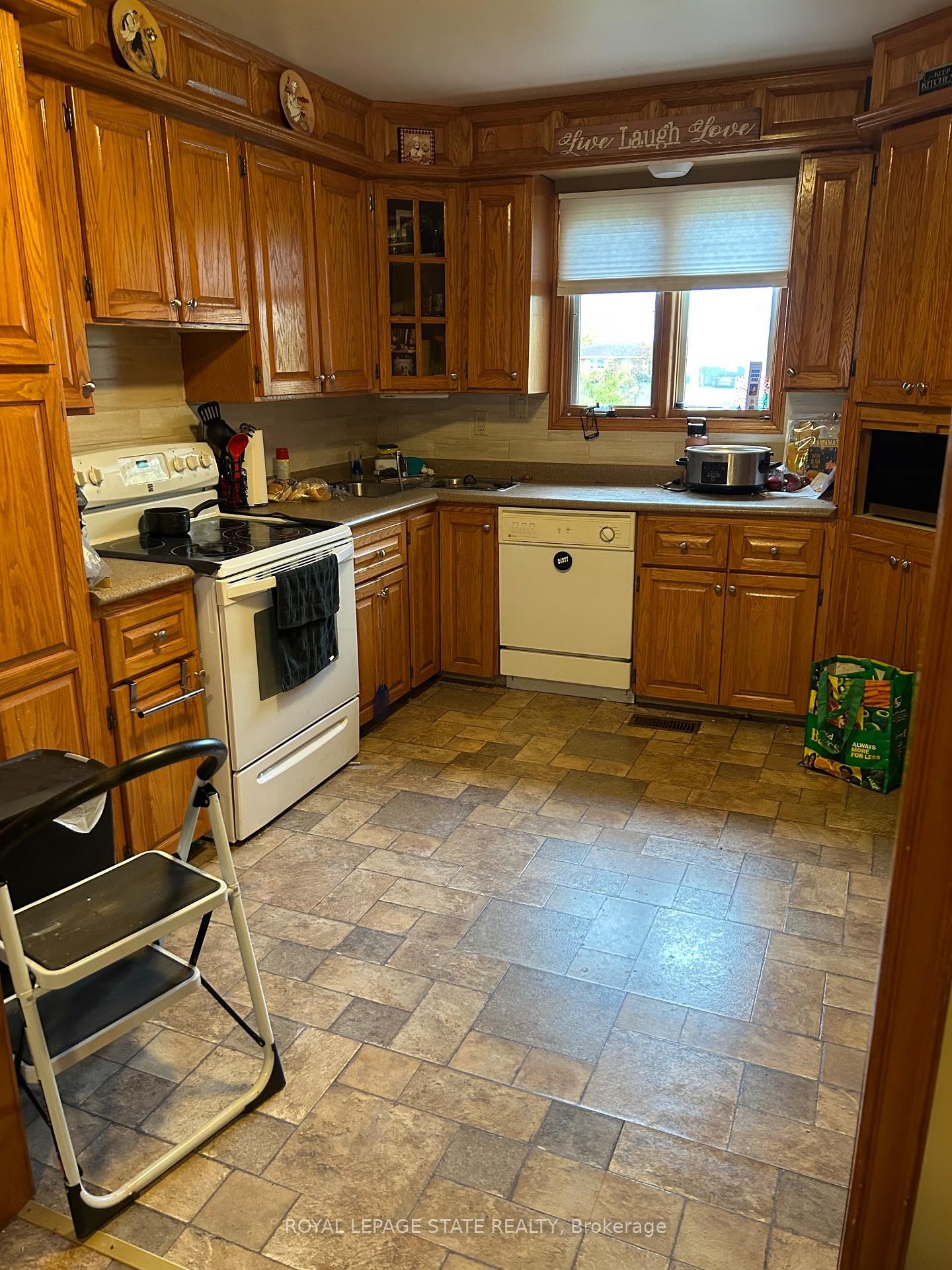 7760 3 Highway W, Haldimand, ON - Indoor Photo Showing Kitchen