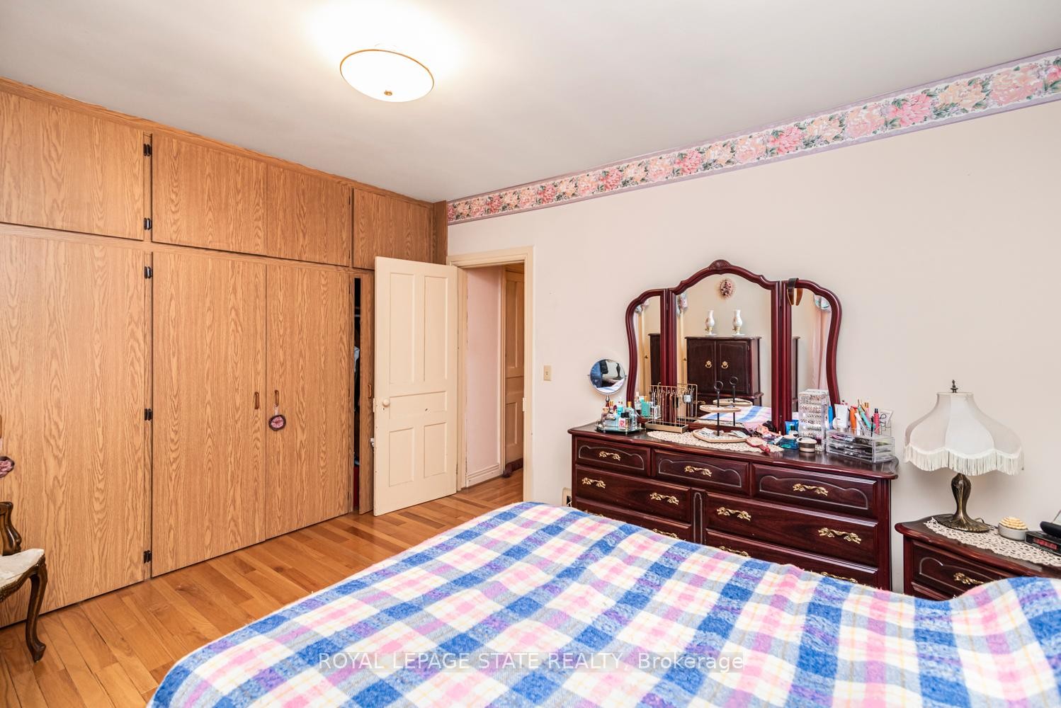 538 Hughson Street N, Hamilton, ON - Indoor Photo Showing Bedroom
