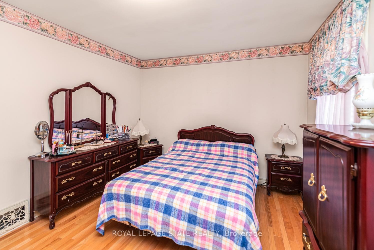 538 Hughson Street N, Hamilton, ON - Indoor Photo Showing Bedroom