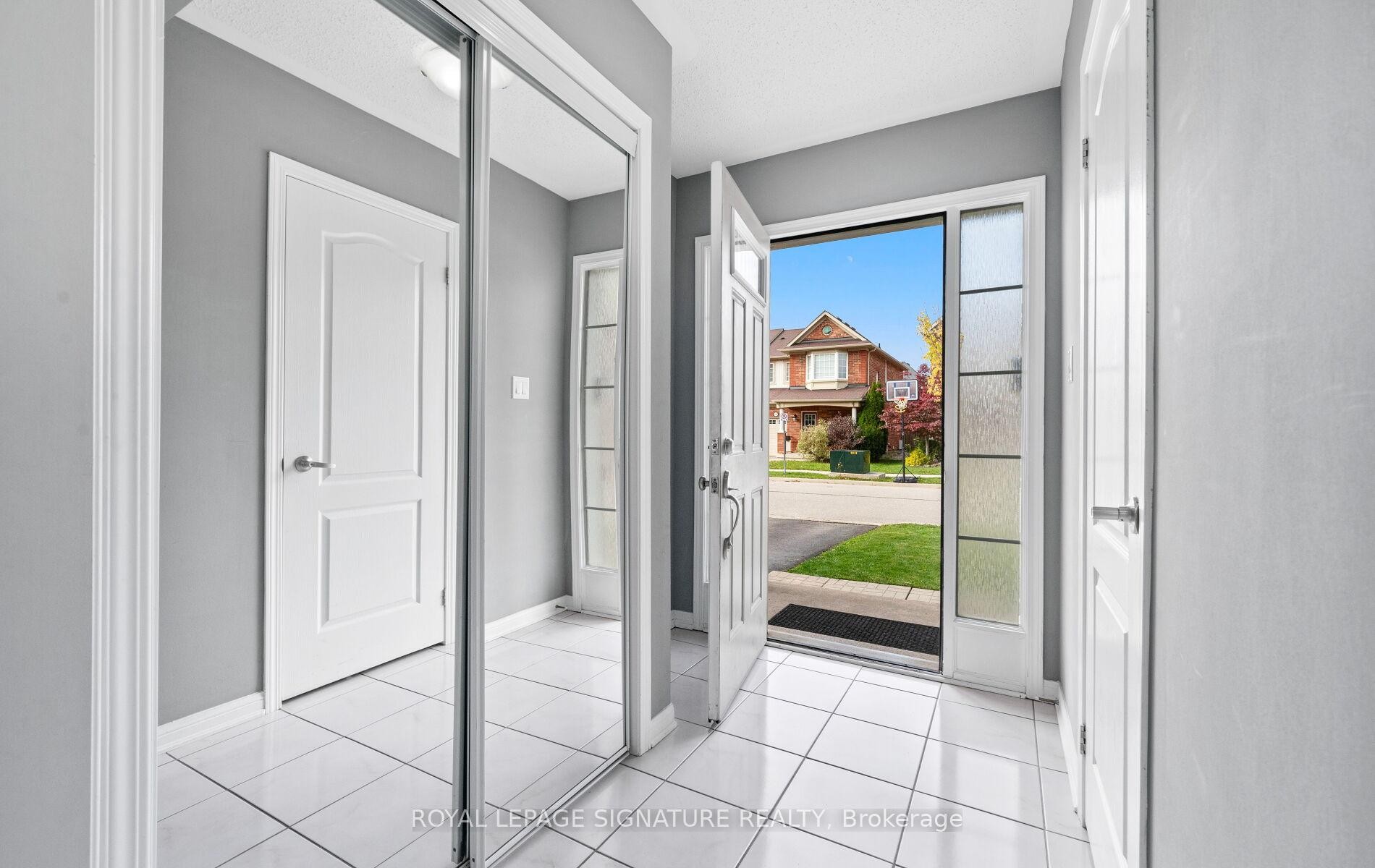 240 Mortimer Crescent, Milton, ON - Indoor Photo Showing Other Room