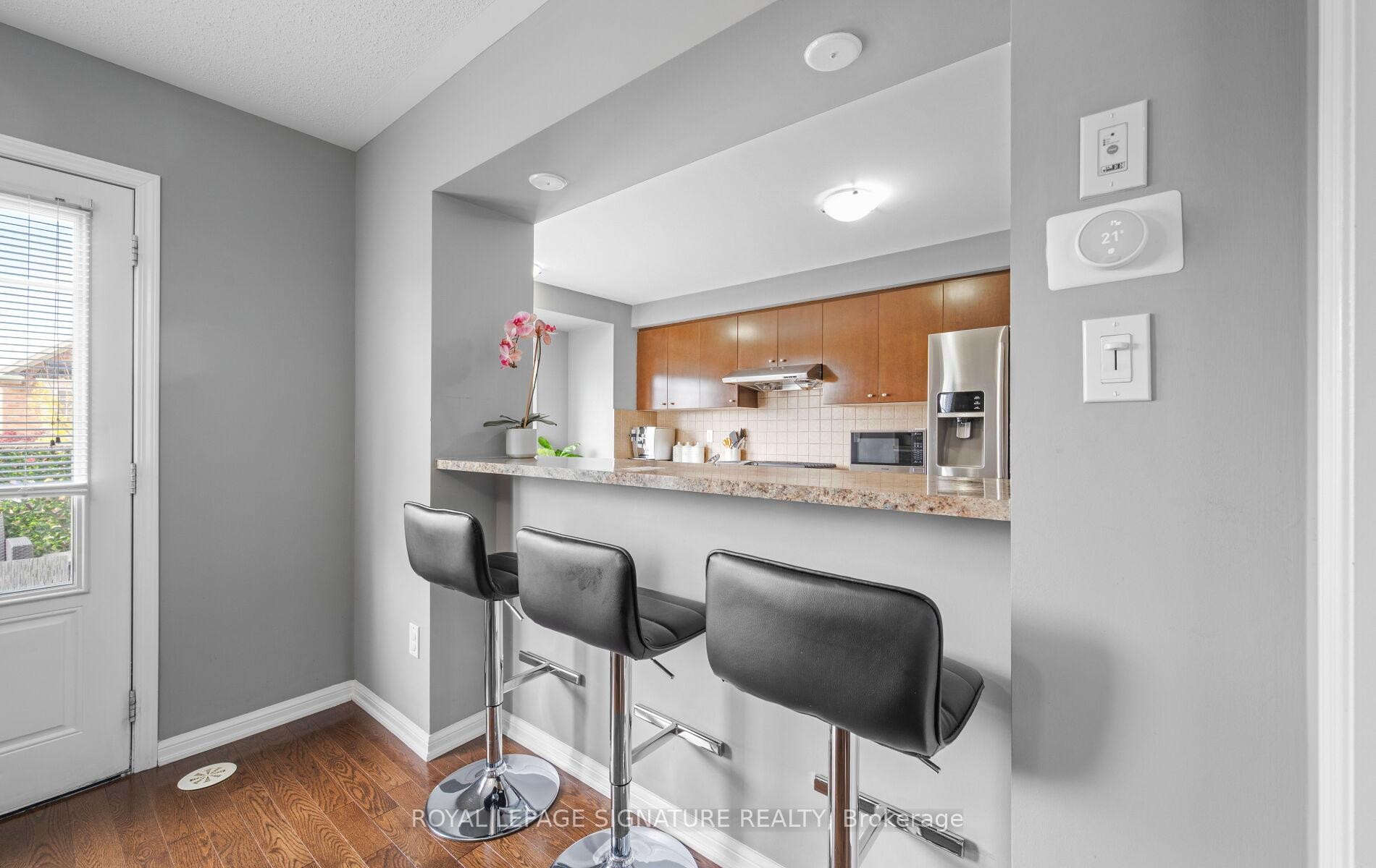 240 Mortimer Crescent, Milton, ON - Indoor Photo Showing Kitchen With Upgraded Kitchen