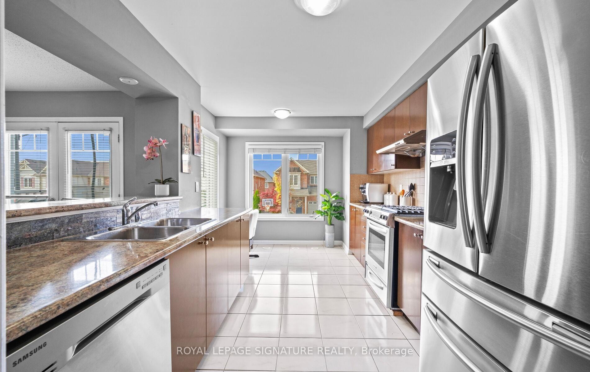 240 Mortimer Crescent, Milton, ON - Indoor Photo Showing Kitchen With Stainless Steel Kitchen With Double Sink With Upgraded Kitchen