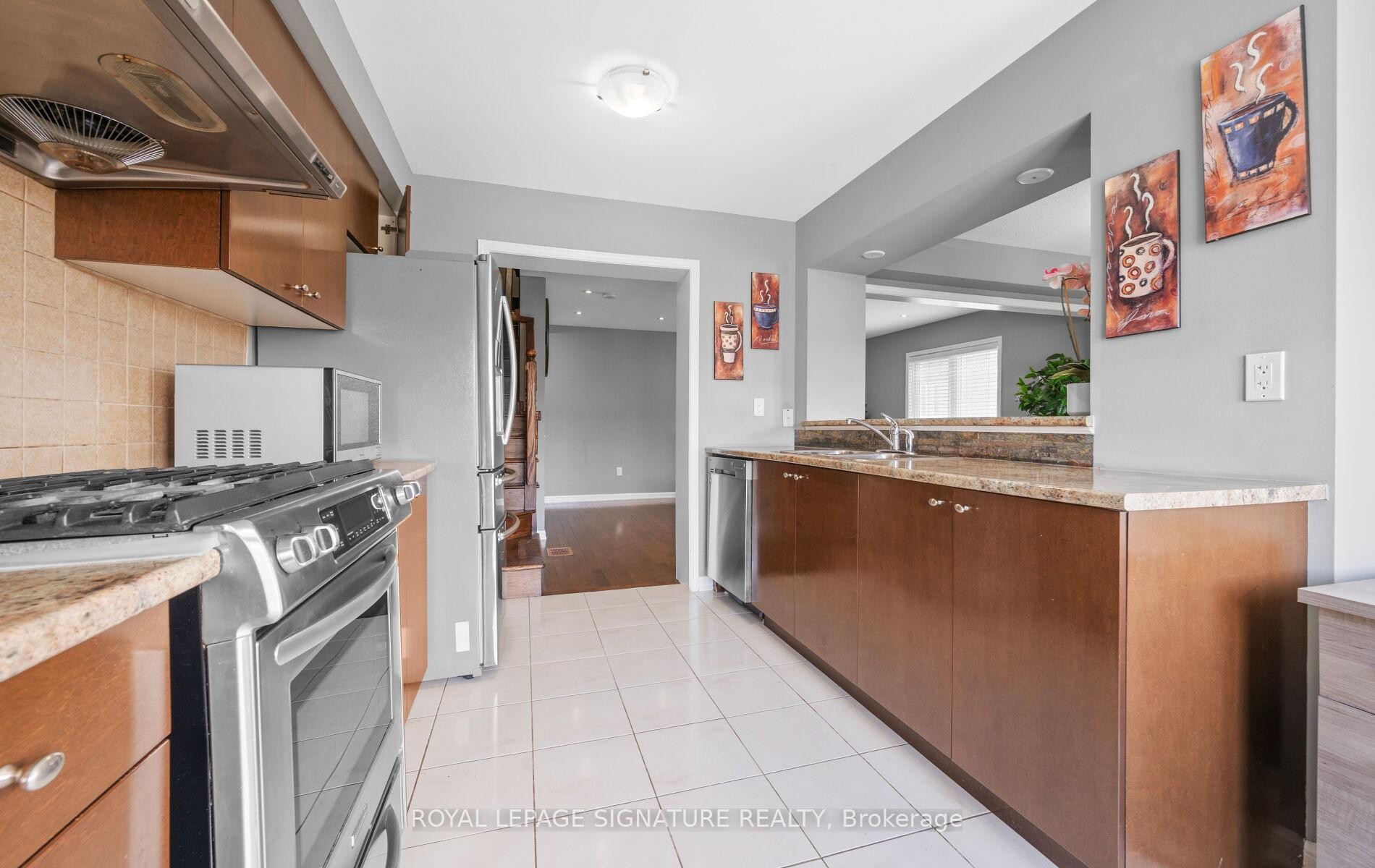 240 Mortimer Crescent, Milton, ON - Indoor Photo Showing Kitchen
