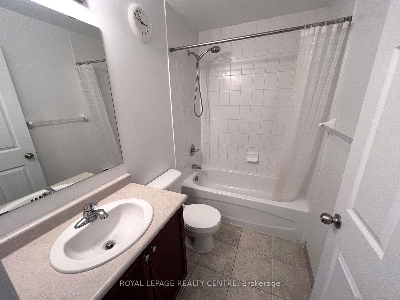 113-3055 Thomas Street, Mississauga, ON - Indoor Photo Showing Bathroom