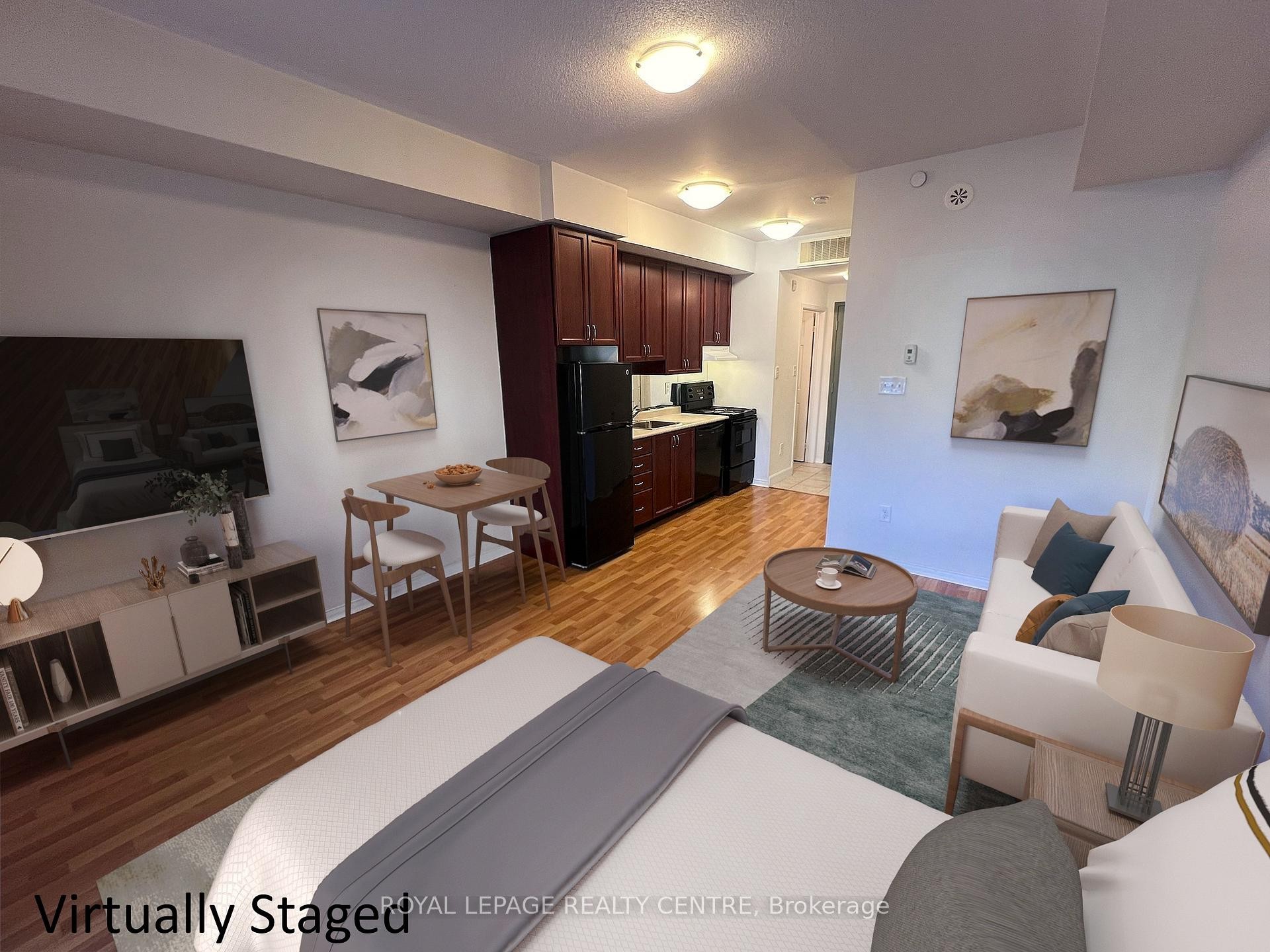 113-3055 Thomas Street, Mississauga, ON - Indoor Photo Showing Living Room