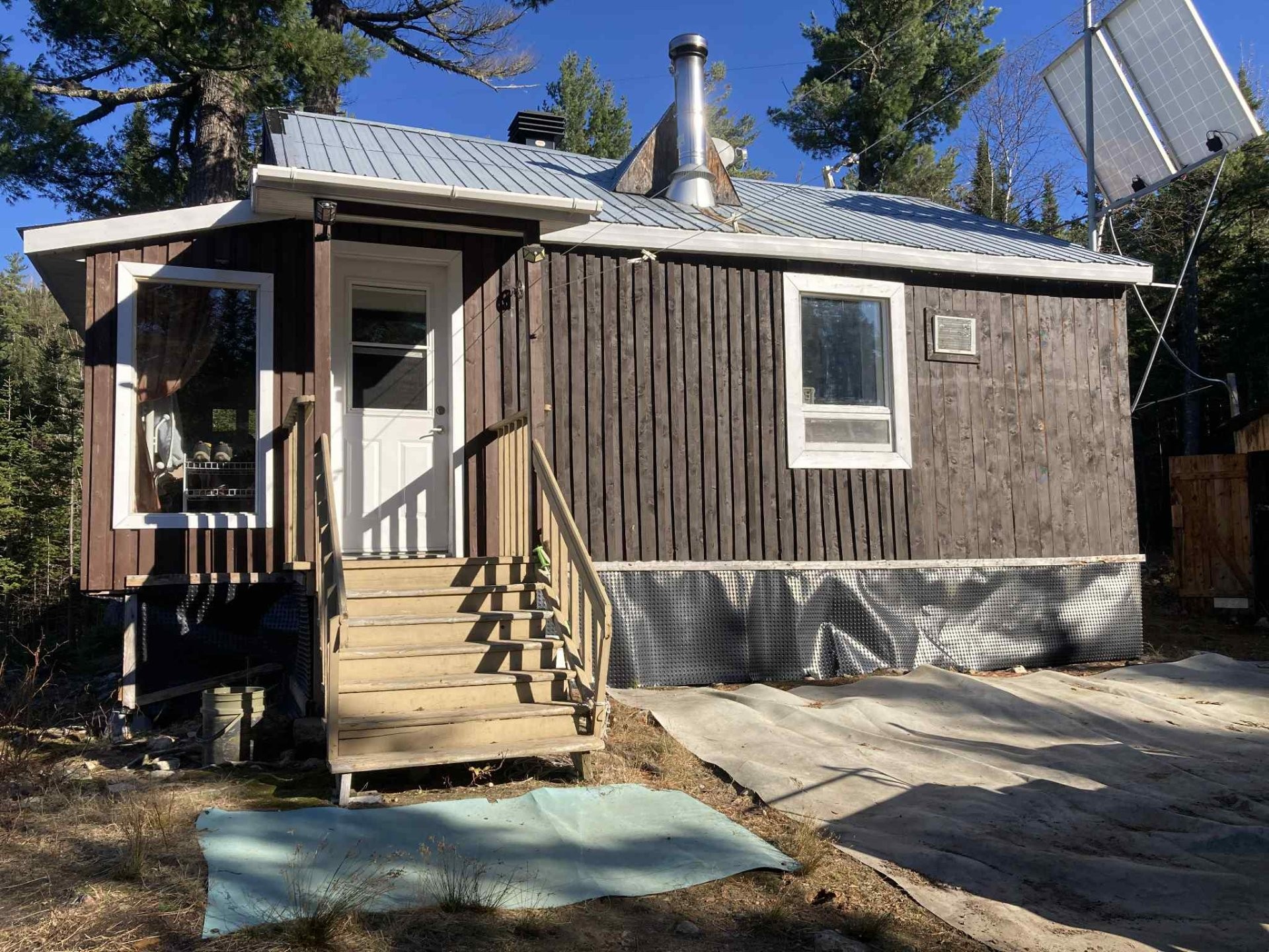 Front of Structure - Lac Du Sabre, Clermont, QC - Outdoor