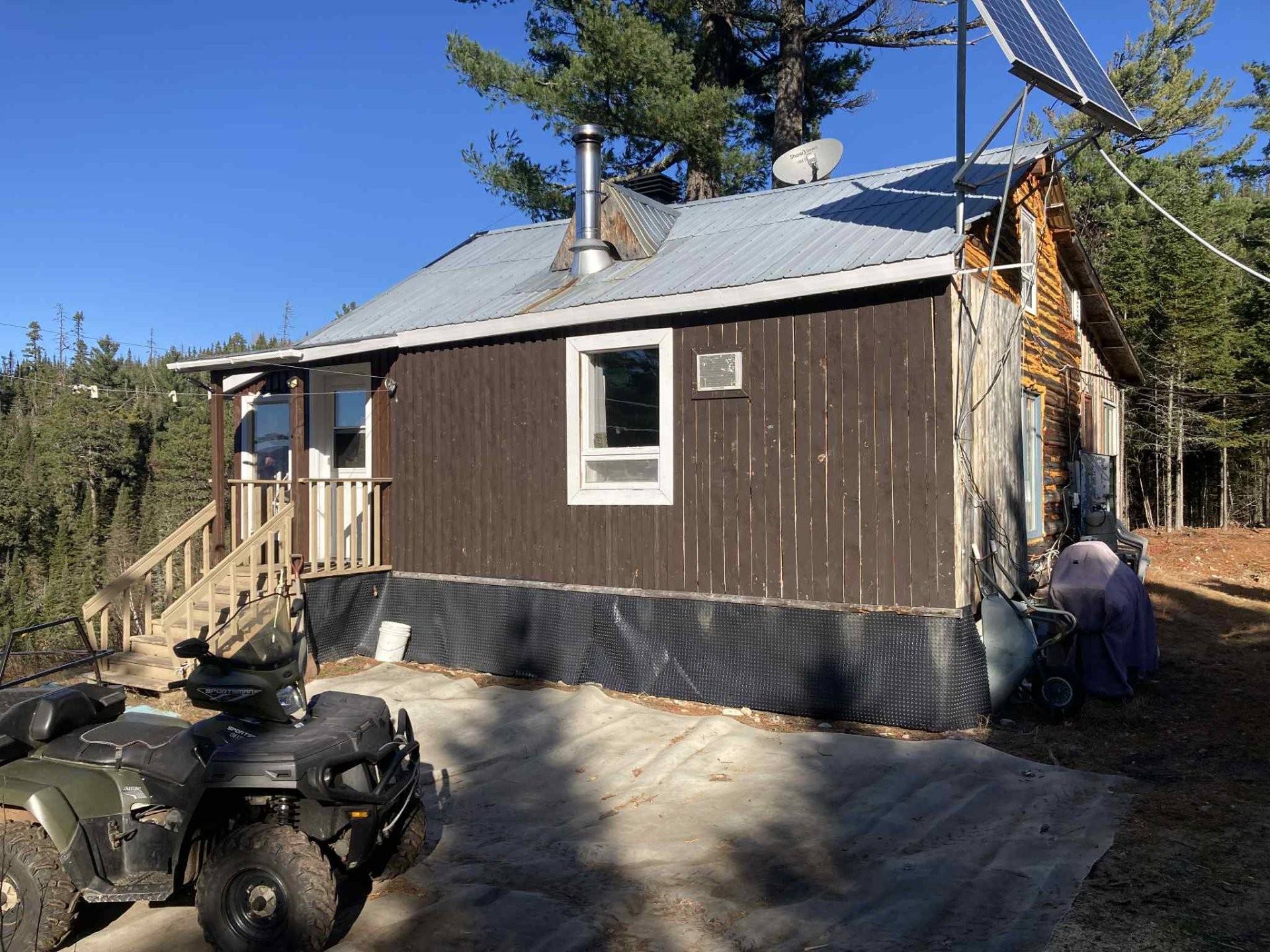 Front of Structure - Lac Du Sabre, Clermont, QC - Outdoor