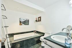 Salle de bains attenante à la CCP -