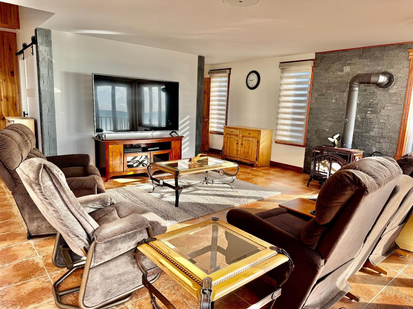 Living room - 525 Ch. De La Martinique, Les Îles-De-La-Madeleine, QC - Indoor Photo Showing Living Room