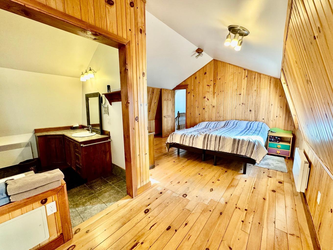 Primary bedroom - 525 Ch. De La Martinique, Les Îles-De-La-Madeleine, QC - Indoor