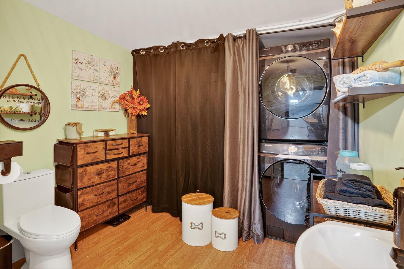 Salle de bains - 14 Ch. Des Tulipes, Gore, QC - Indoor Photo Showing Laundry Room