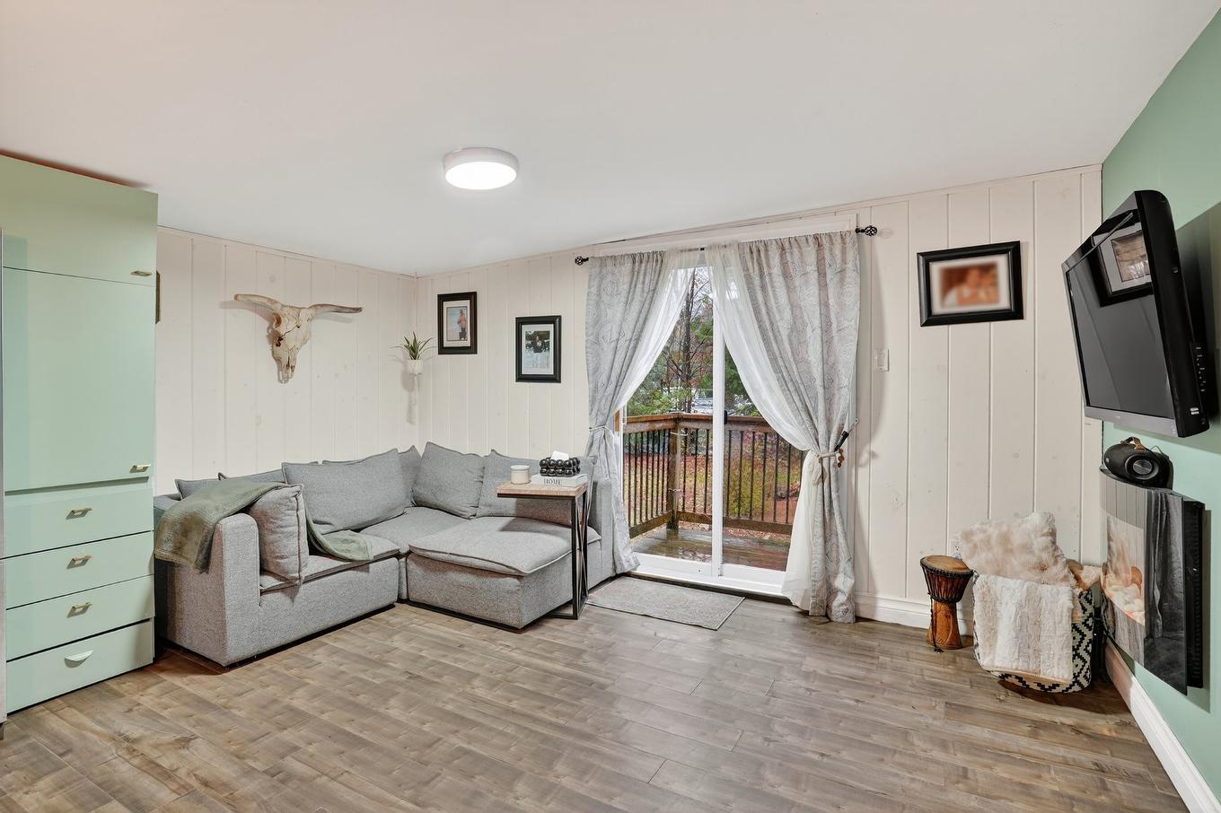 Salon - 14 Ch. Des Tulipes, Gore, QC - Indoor Photo Showing Living Room