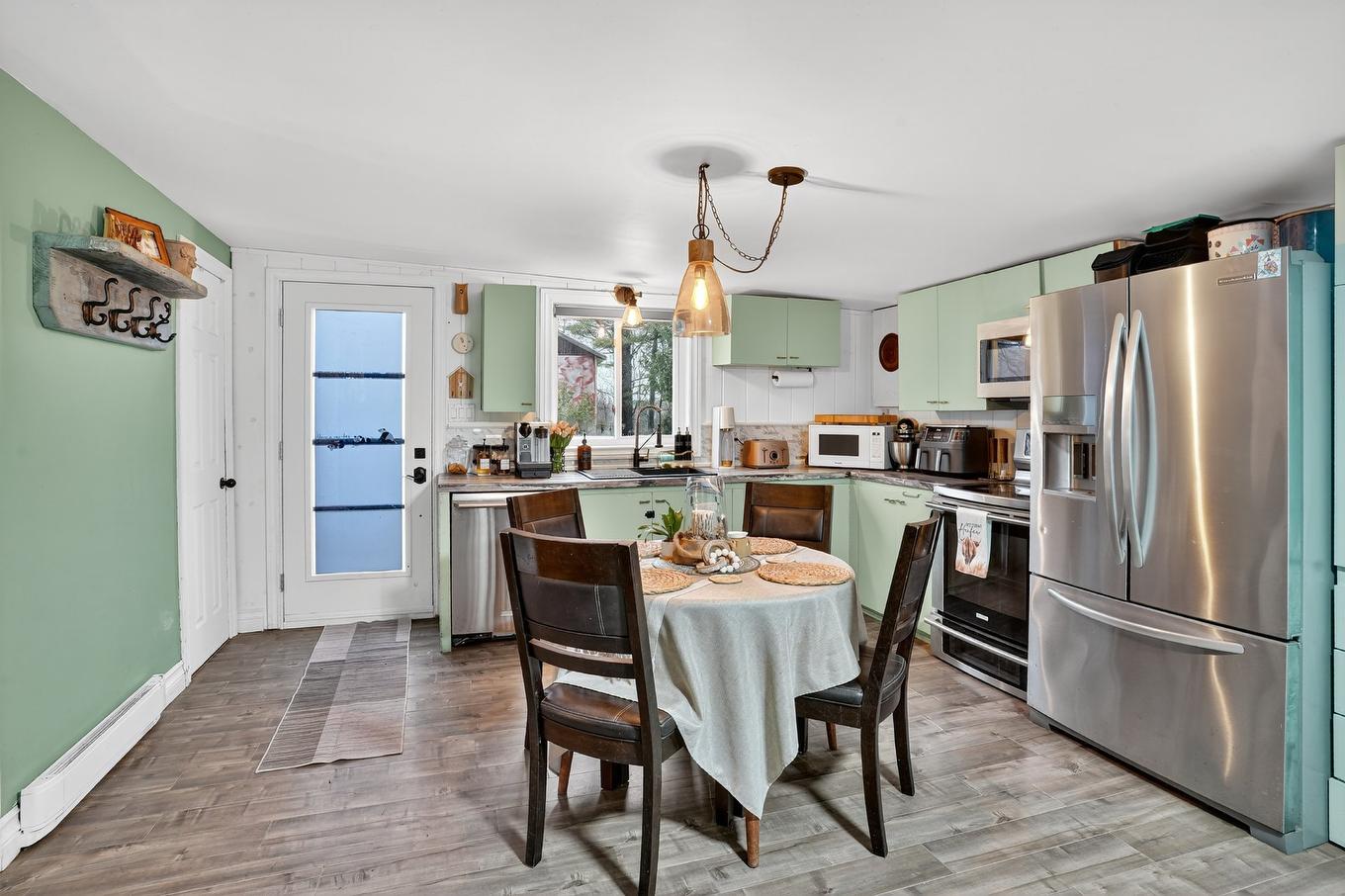 Cuisine - 14 Ch. Des Tulipes, Gore, QC - Indoor Photo Showing Dining Room