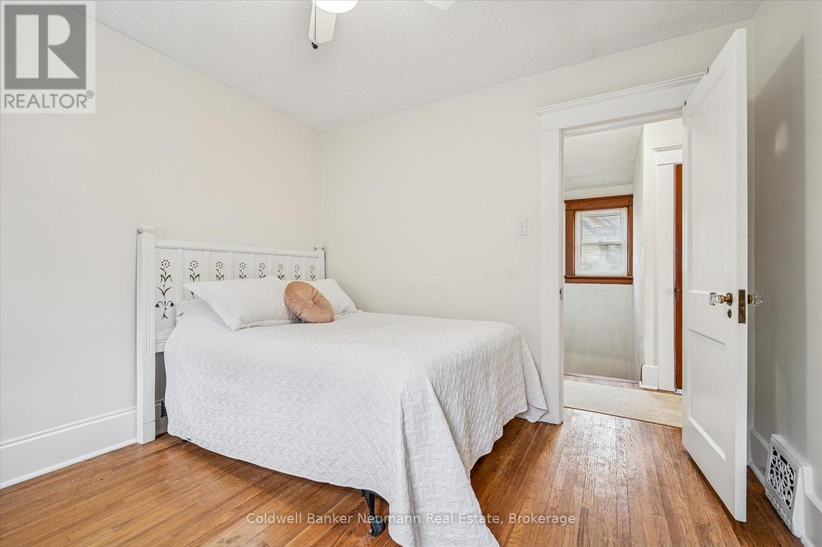 39 Agnes Street, Kitchener, ON - Indoor Photo Showing Bedroom