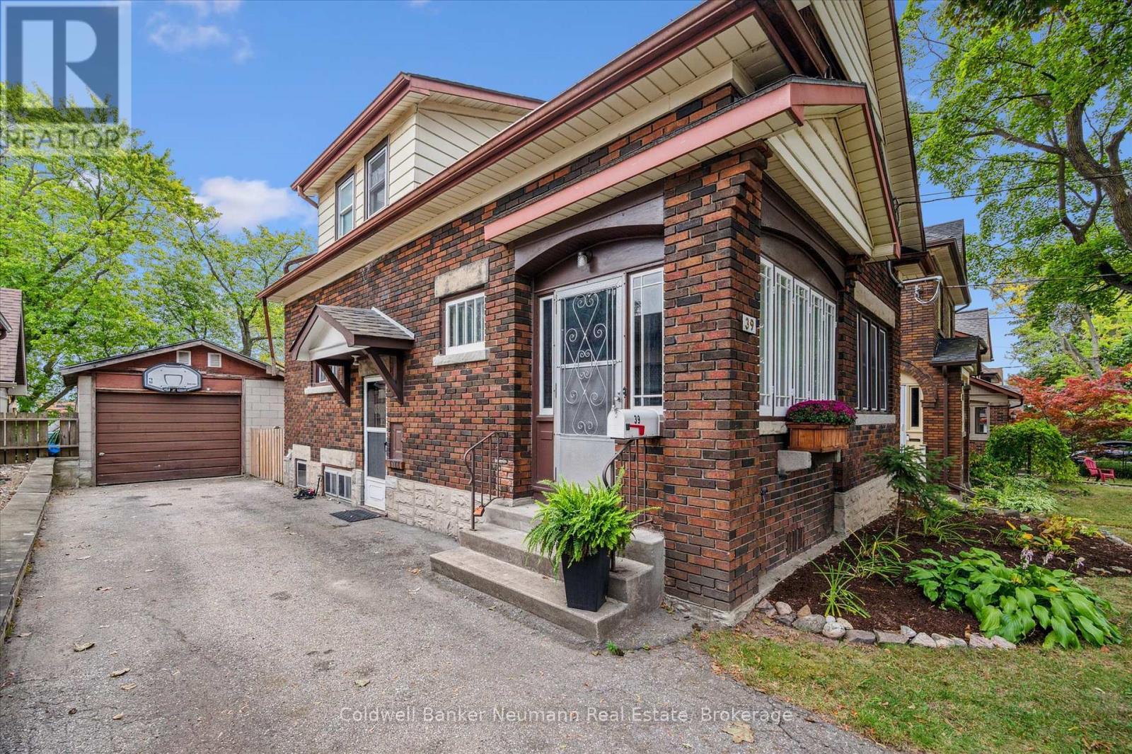39 Agnes Street, Kitchener, ON - Outdoor