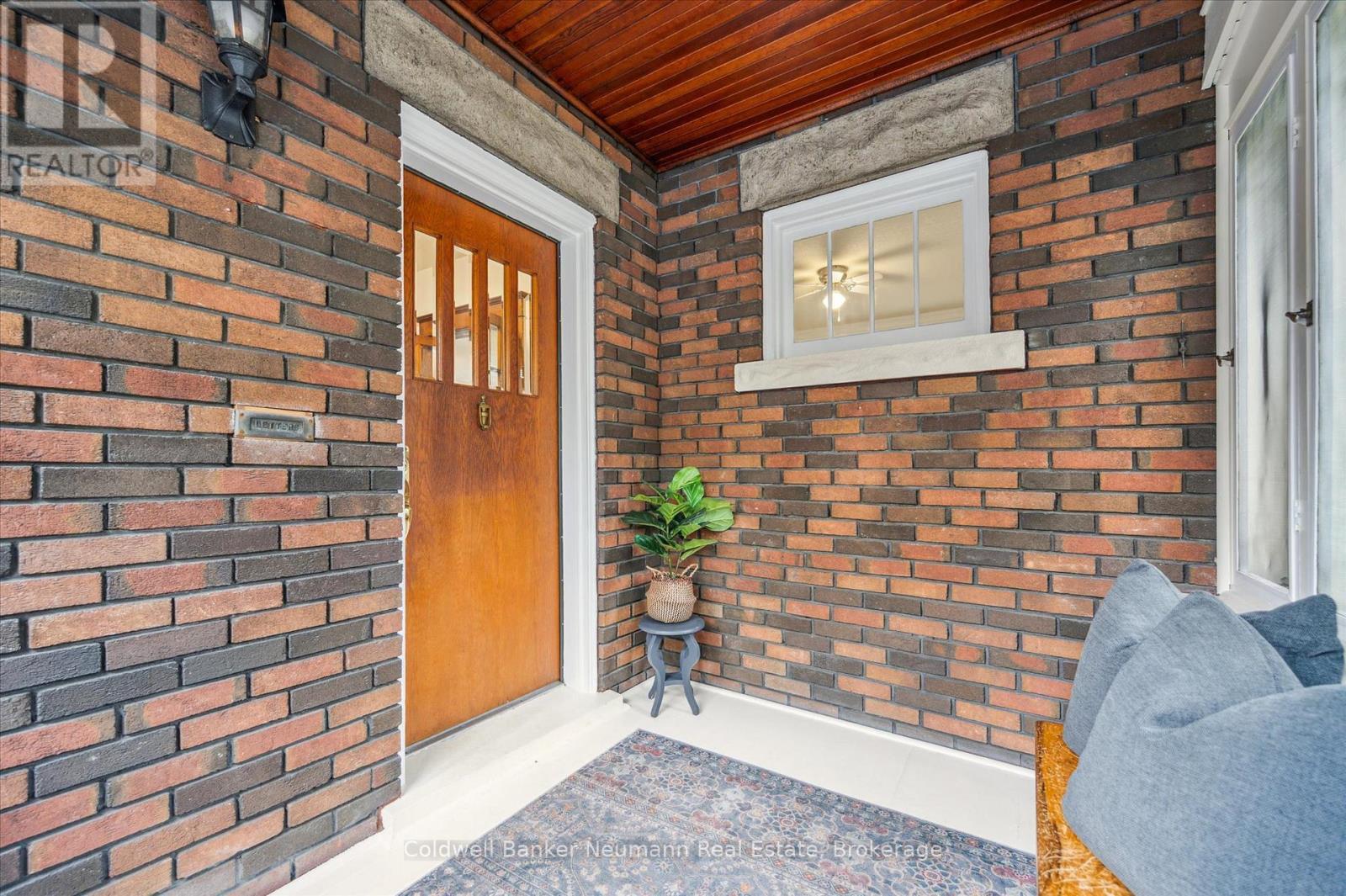 39 Agnes Street, Kitchener, ON - Outdoor With Exterior