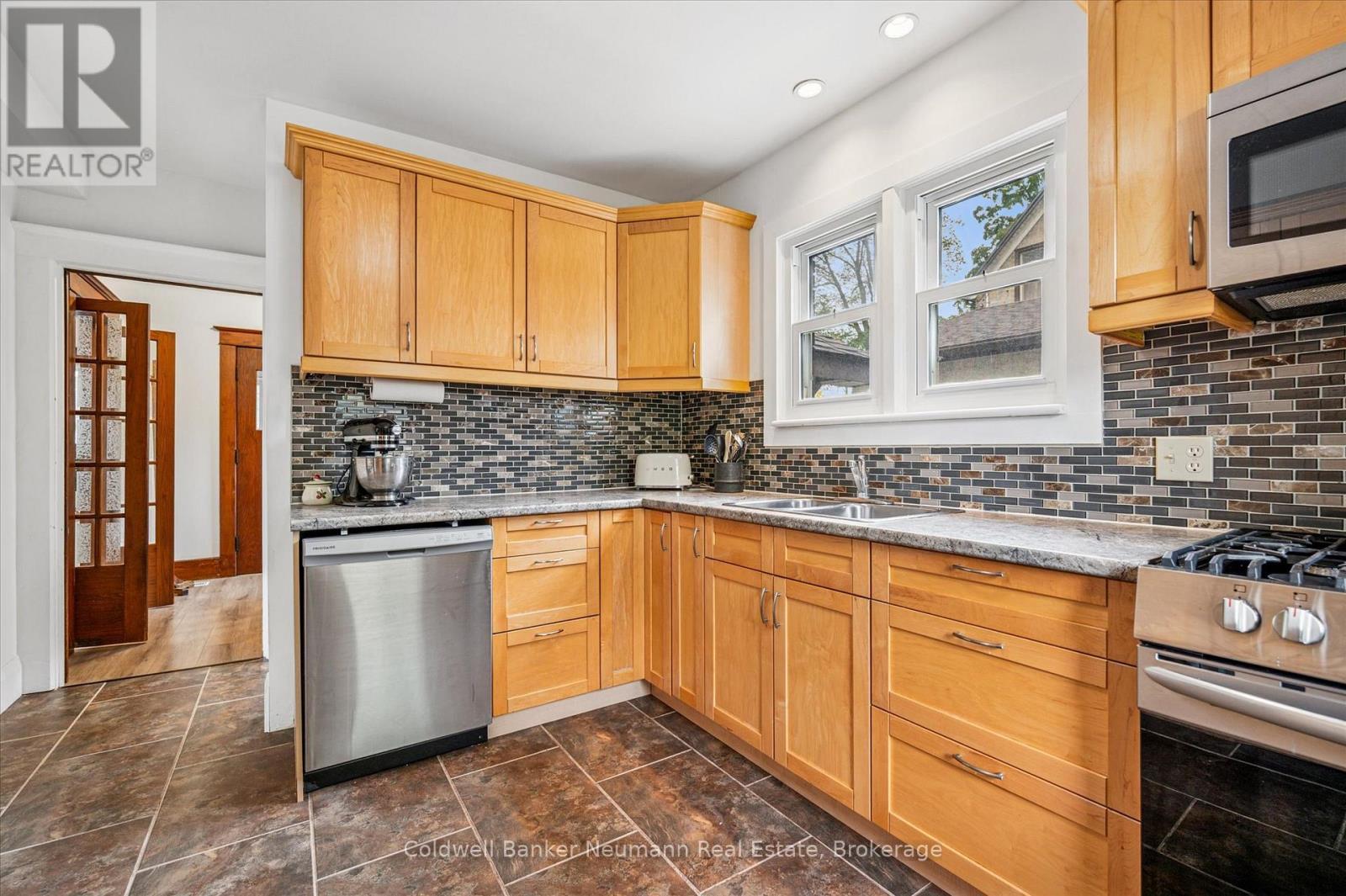 39 Agnes Street, Kitchener, ON - Indoor Photo Showing Kitchen With Double Sink