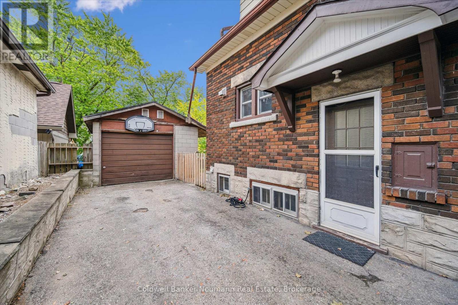39 Agnes Street, Kitchener, ON - Outdoor With Exterior