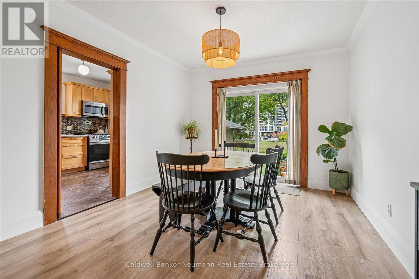 39 Agnes Street, Kitchener, ON - Indoor Photo Showing Dining Room