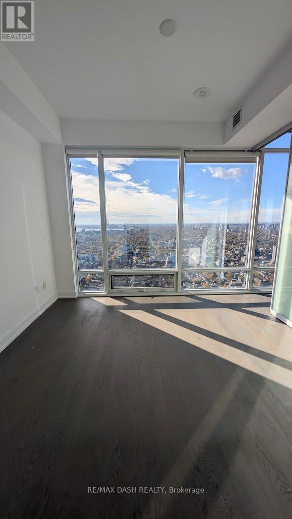 4616 - 488 University Avenue, Toronto, ON - Indoor