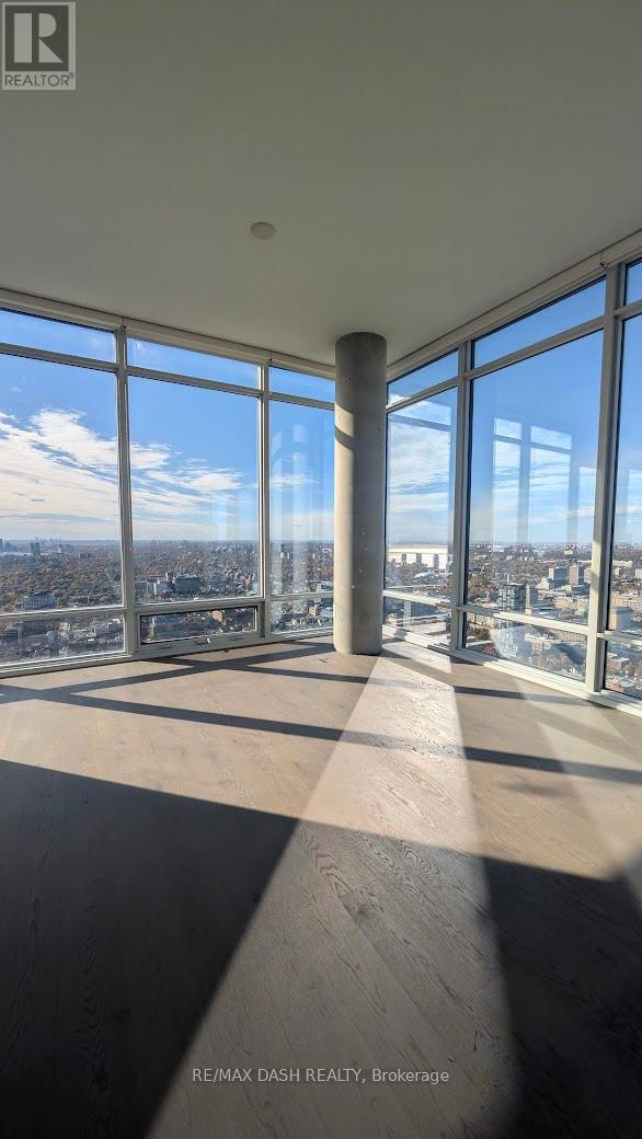 4616 - 488 University Avenue, Toronto, ON - Indoor