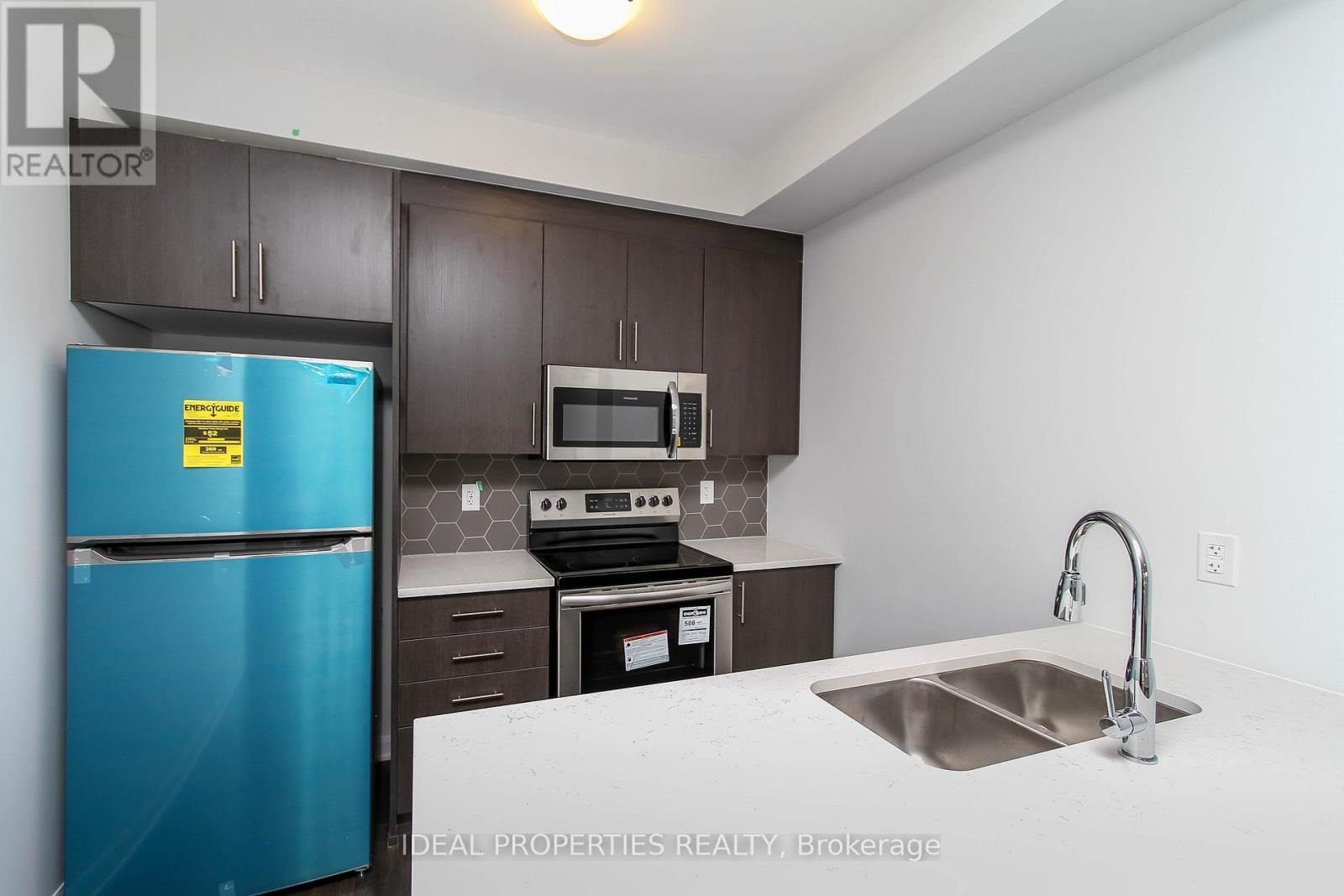 702 Doneraile Walk, Ottawa, ON - Indoor Photo Showing Kitchen With Double Sink