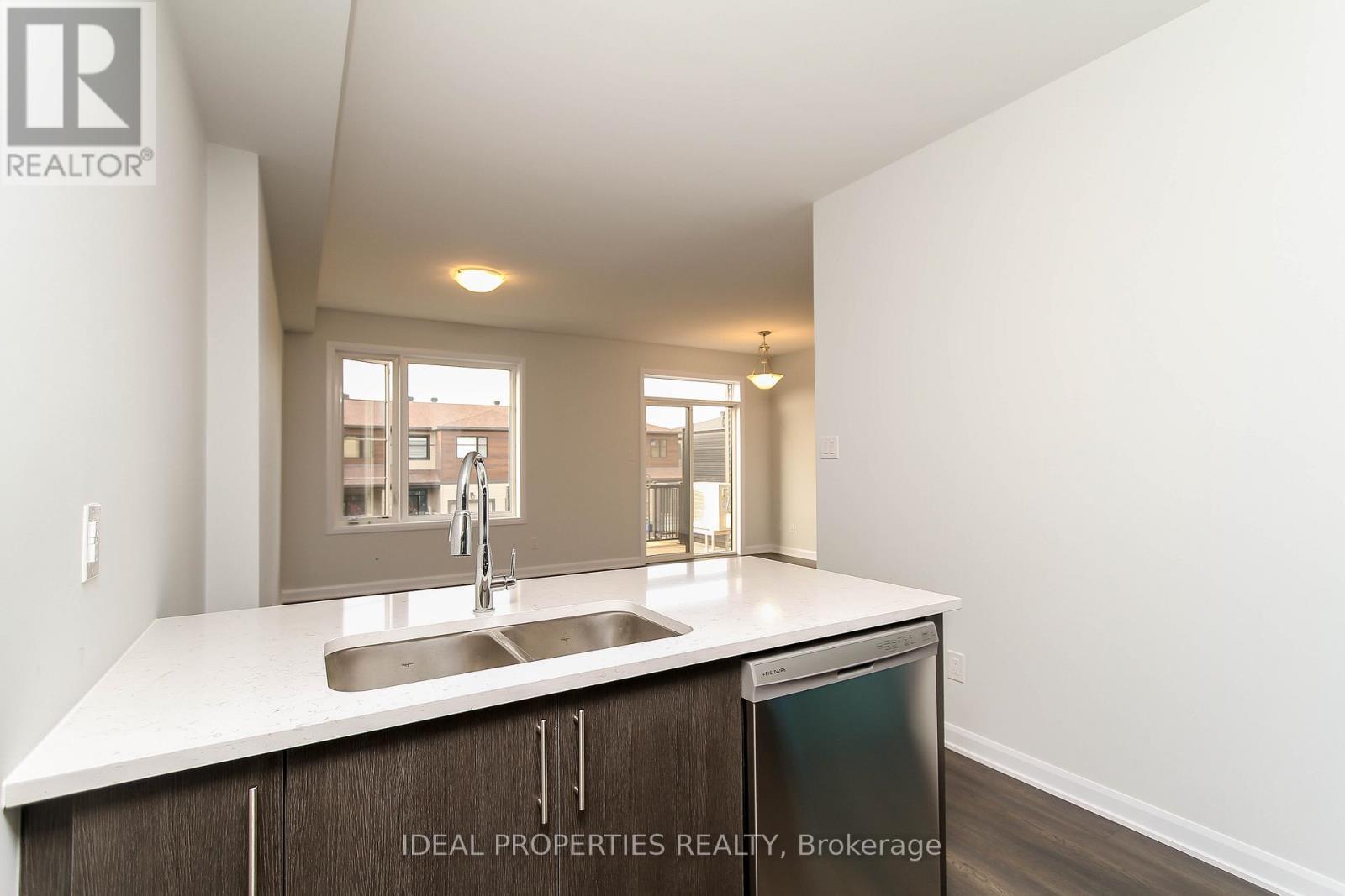 702 Doneraile Walk, Ottawa, ON - Indoor Photo Showing Kitchen With Double Sink