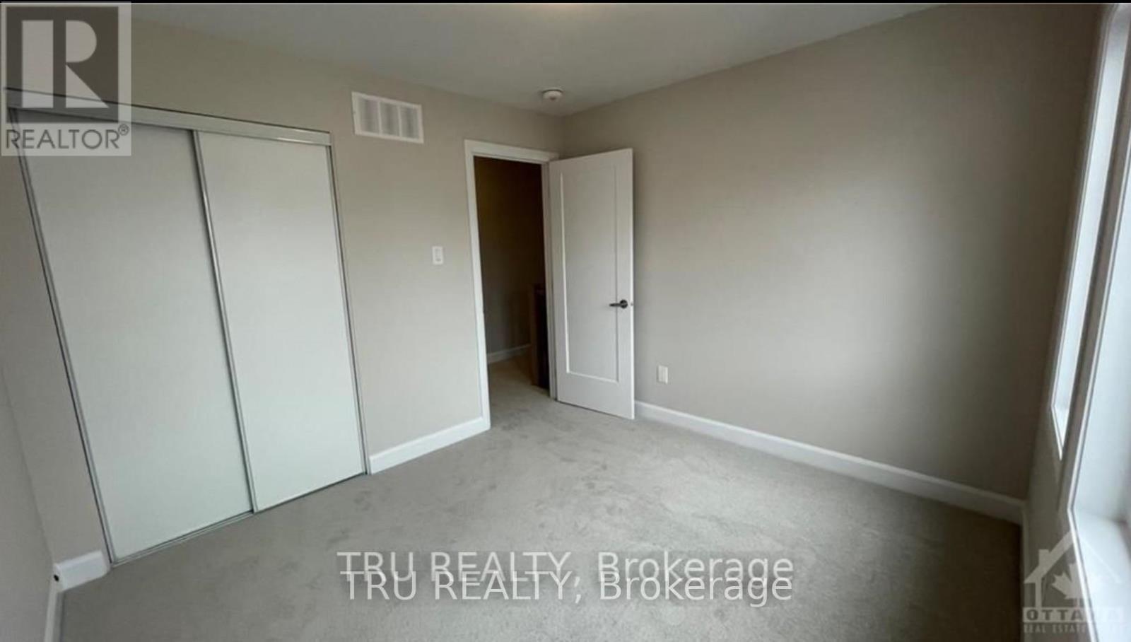 655 Terrier Circle, Ottawa, ON - Indoor Photo Showing Other Room