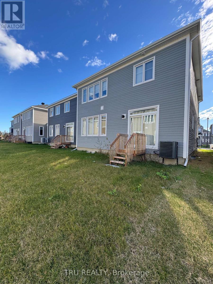 655 Terrier Circle, Ottawa, ON - Outdoor With Exterior