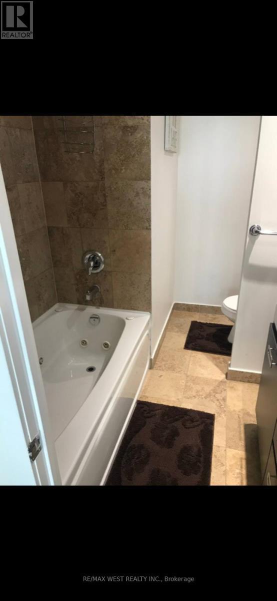 312 - 208 Queens Quay W, Toronto, ON - Indoor Photo Showing Bathroom