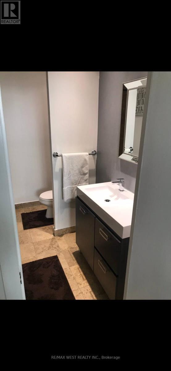 312 - 208 Queens Quay W, Toronto, ON - Indoor Photo Showing Bathroom