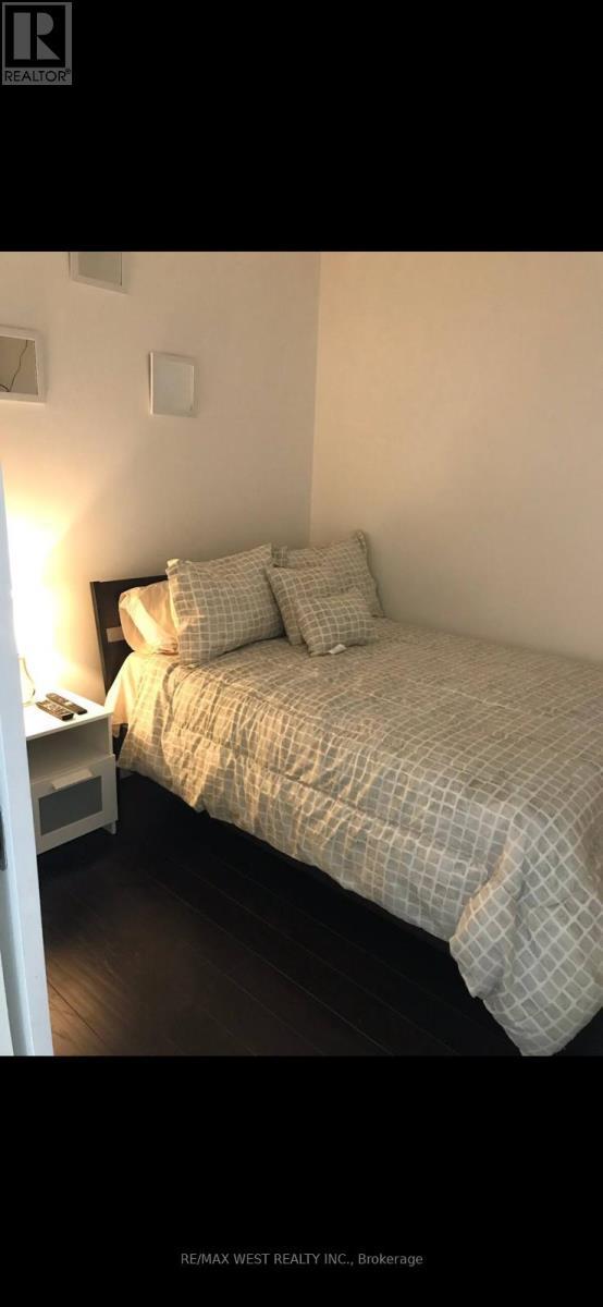 312 - 208 Queens Quay W, Toronto, ON - Indoor Photo Showing Bedroom