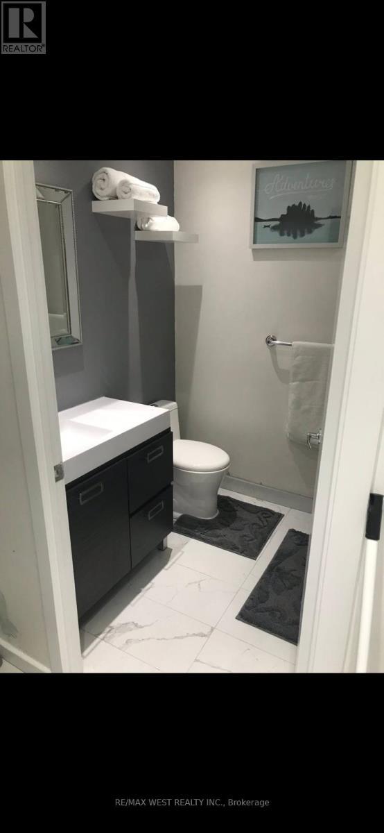 312 - 208 Queens Quay W, Toronto, ON - Indoor Photo Showing Bathroom