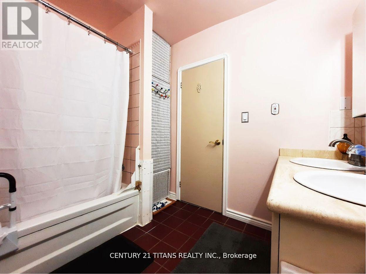3 Saugeen Crescent, Toronto, ON - Indoor Photo Showing Bathroom