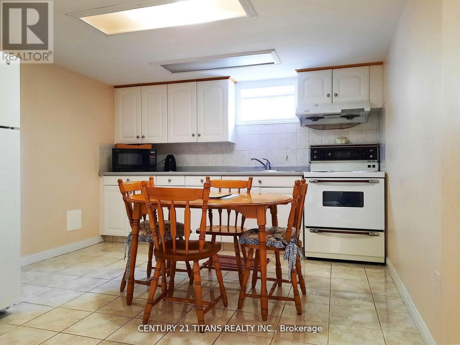 3 Saugeen Crescent, Toronto, ON - Indoor