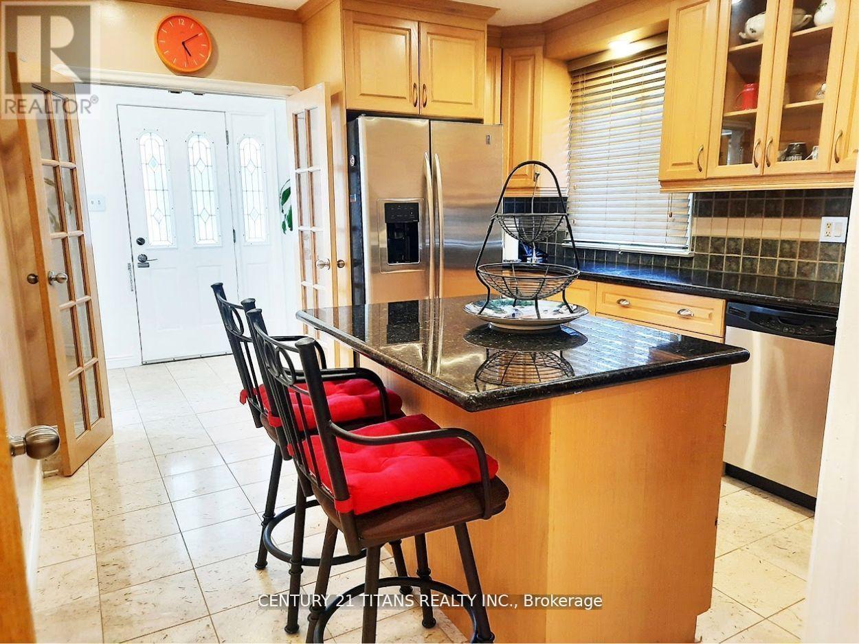 3 Saugeen Crescent, Toronto, ON - Indoor Photo Showing Kitchen