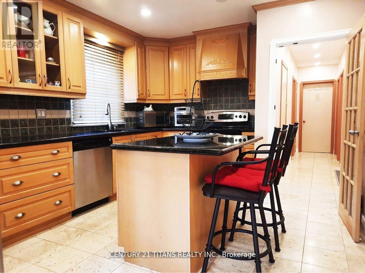 3 Saugeen Crescent, Toronto, ON - Indoor Photo Showing Kitchen