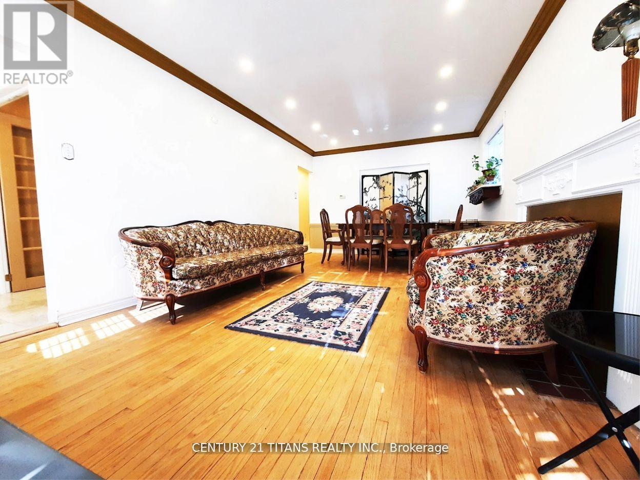 3 Saugeen Crescent, Toronto, ON - Indoor Photo Showing Living Room