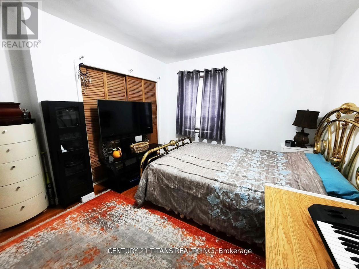 3 Saugeen Crescent, Toronto, ON - Indoor Photo Showing Bedroom