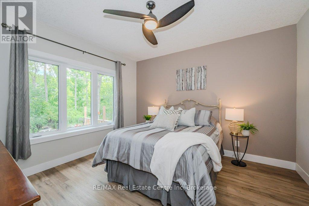 18 - 744 Nelson Street W, Norfolk (Port Dover), ON - Indoor Photo Showing Bedroom