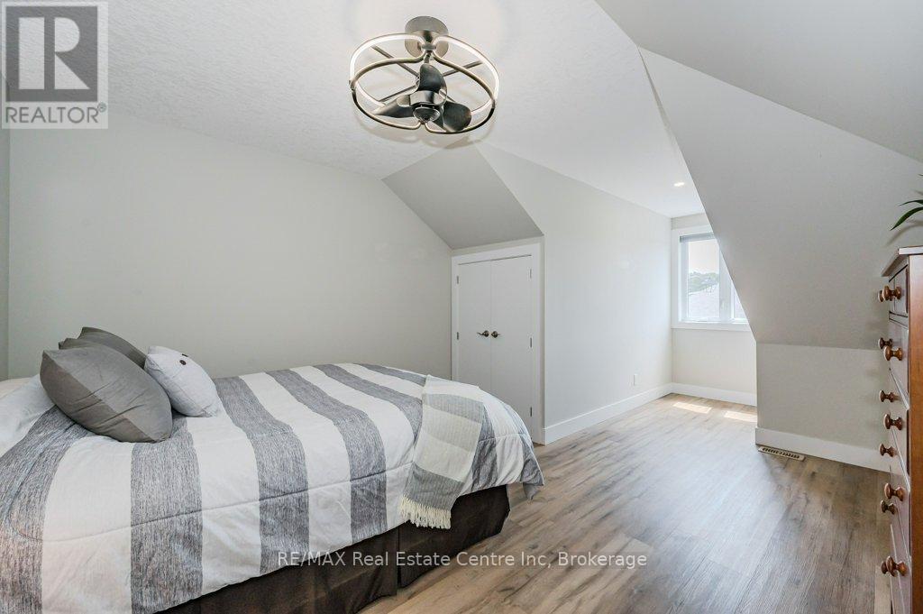 18 - 744 Nelson Street W, Norfolk (Port Dover), ON - Indoor Photo Showing Bedroom