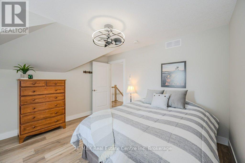 18 - 744 Nelson Street W, Norfolk (Port Dover), ON - Indoor Photo Showing Bedroom