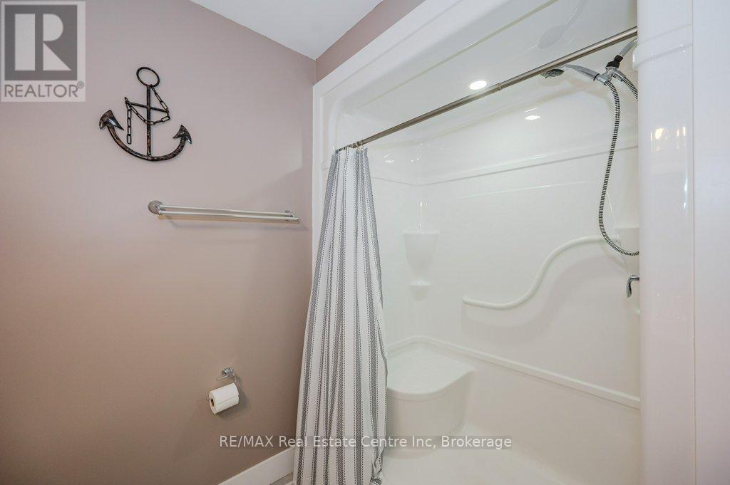 18 - 744 Nelson Street W, Norfolk (Port Dover), ON - Indoor Photo Showing Bathroom