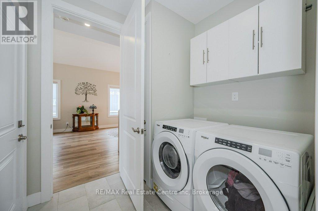 18 - 744 Nelson Street W, Norfolk (Port Dover), ON - Indoor Photo Showing Laundry Room