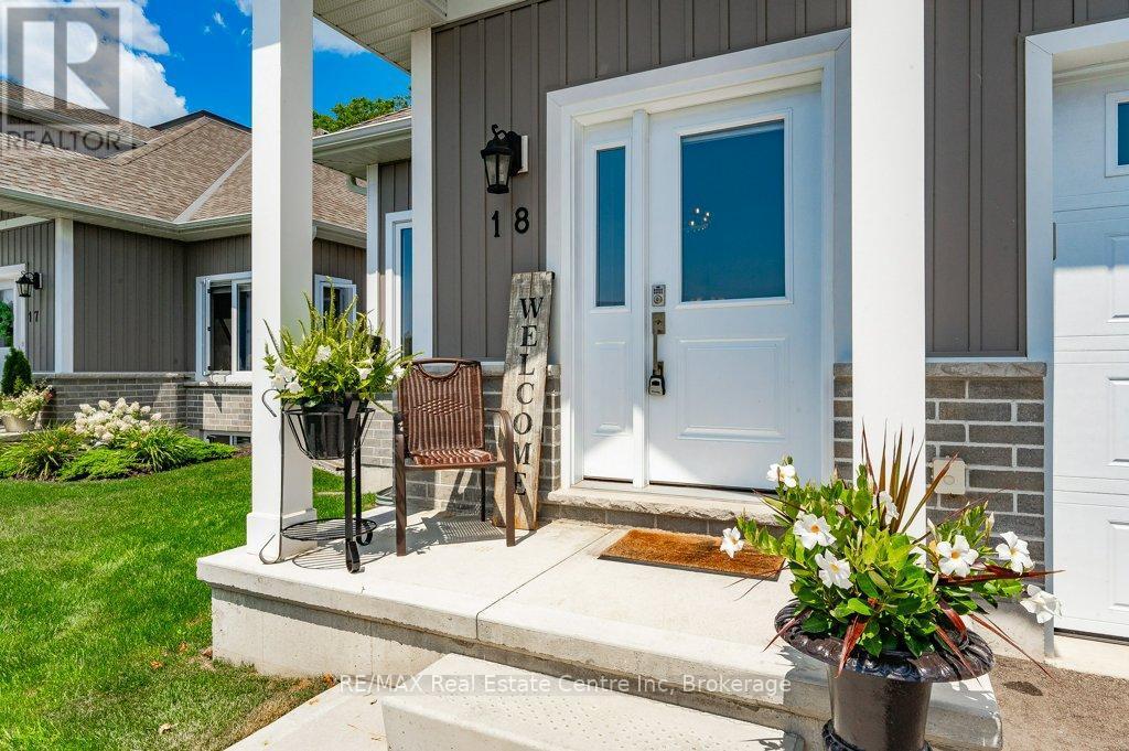 18 - 744 Nelson Street W, Norfolk (Port Dover), ON - Outdoor