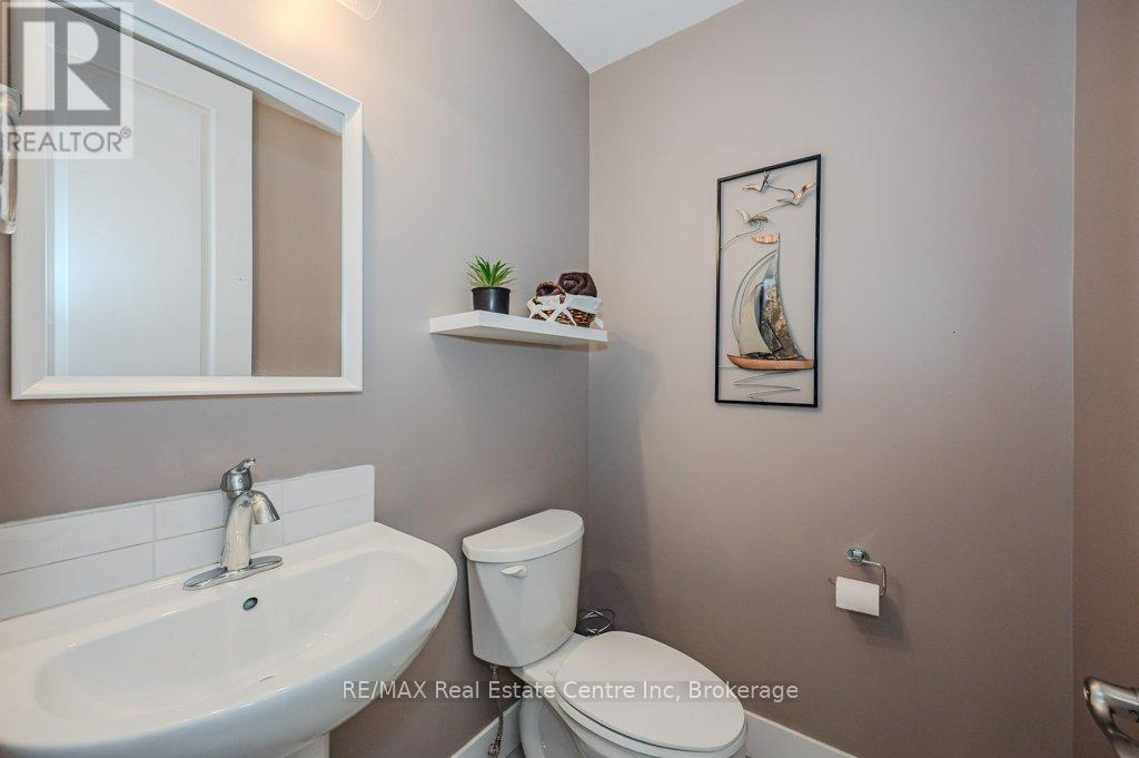 18 - 744 Nelson Street W, Norfolk (Port Dover), ON - Indoor Photo Showing Bathroom